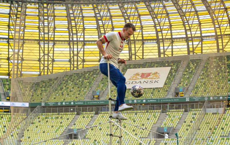 Freestyle football show na drabinie